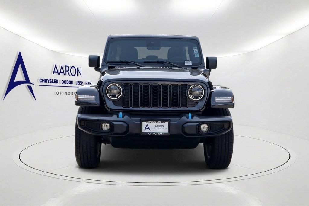 Used 2024 Jeep Wrangler Unlimited w/ Convenience Group AWD/4WD image 2