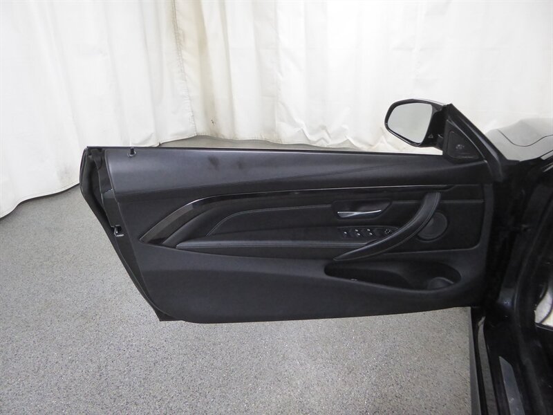 Used 2015 BMW M4 Convertible RWD image 31