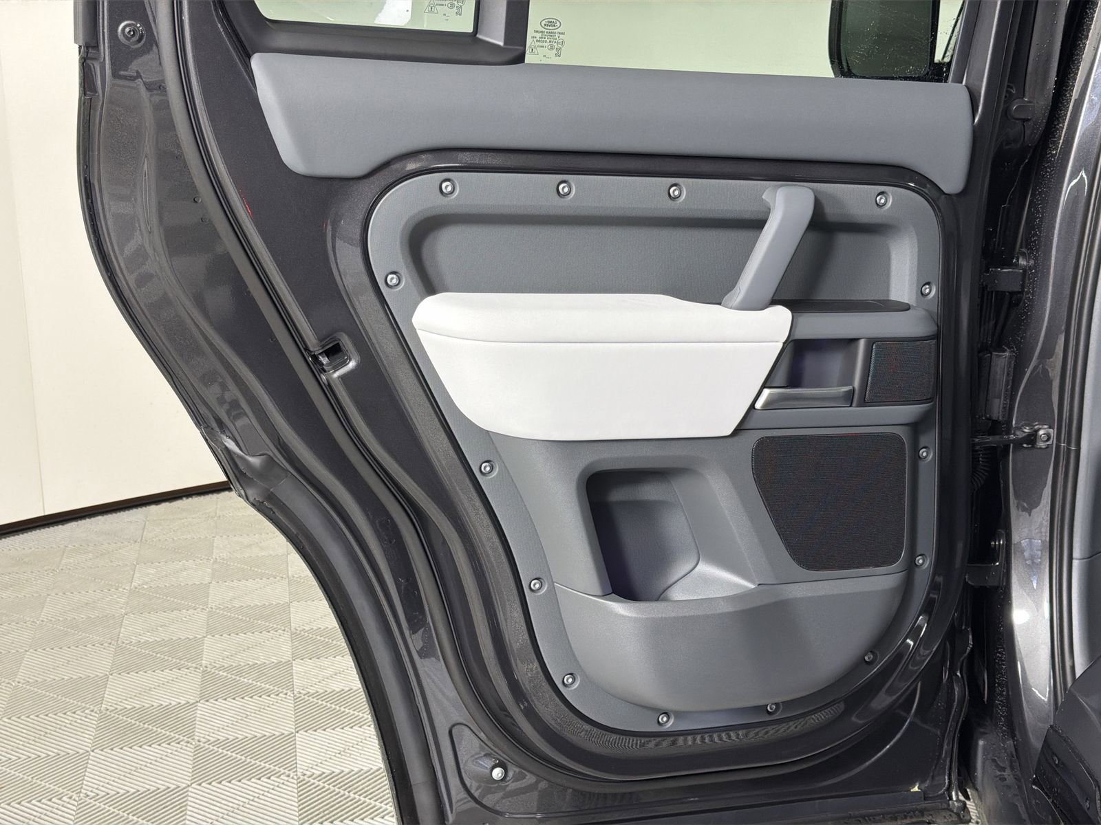 New 2025 Land Rover Defender 130 X-Dynamic SE image 26