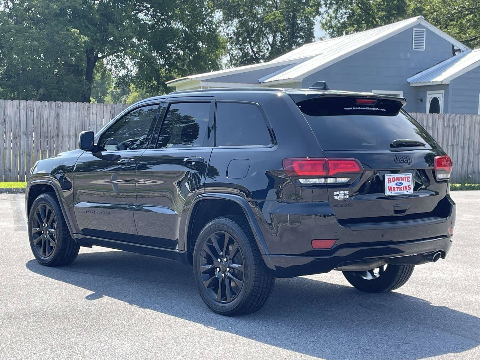 Used 2020 Jeep Grand Cherokee Altitude AWD/4WD image 5