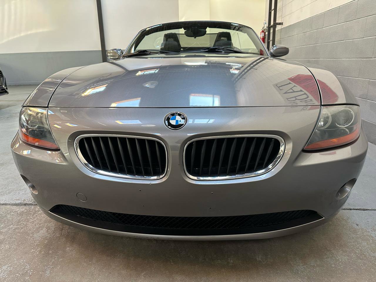 Used 2004 BMW Z4 2.5i image 7
