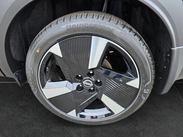 New 2026 Nissan Kicks SR w/ Cold Weather Package AWD/4WD image 11