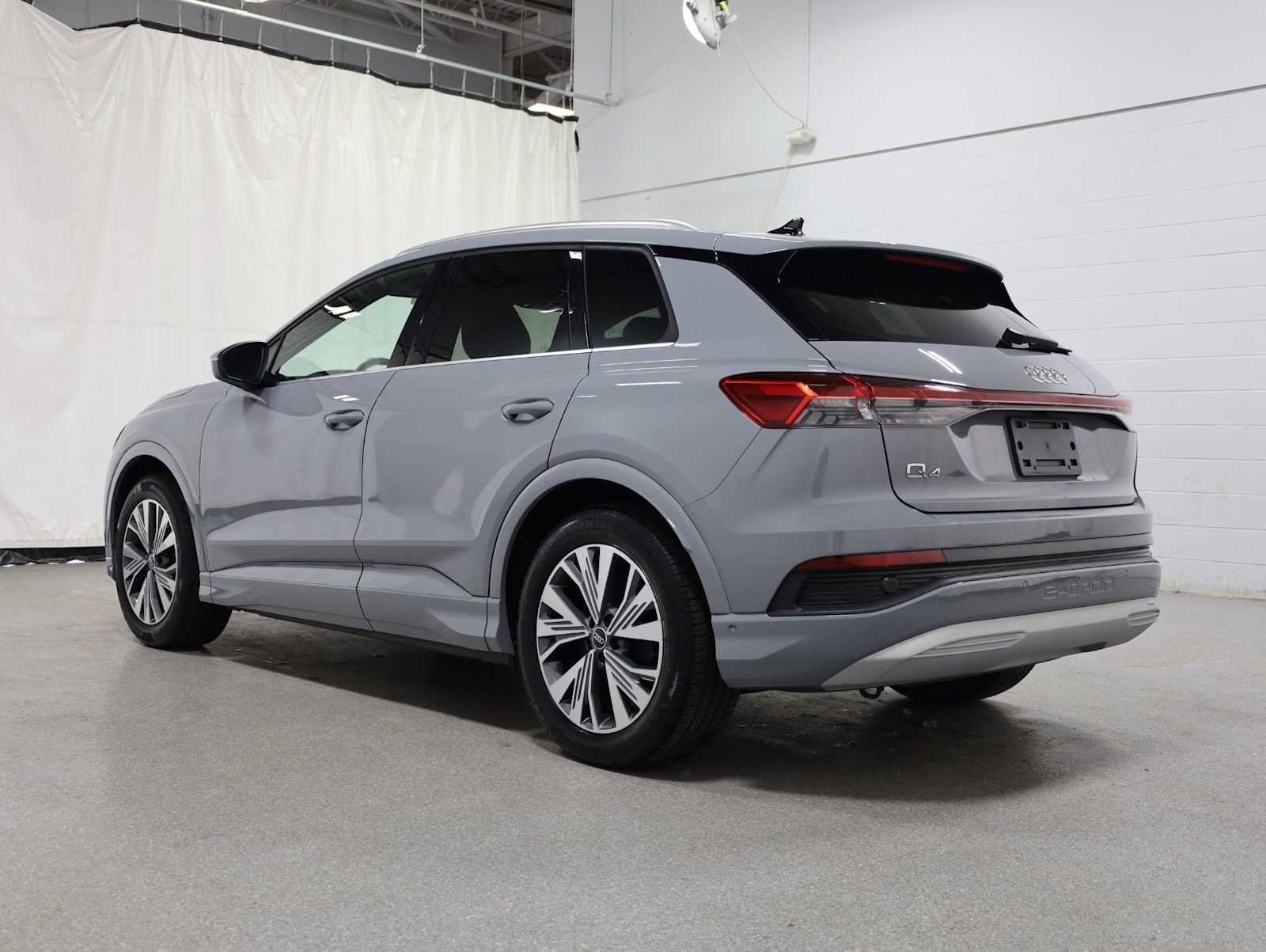 Used 2023 Audi Q4 e-tron Premium Plus w/ Premium Plus RWD image 3