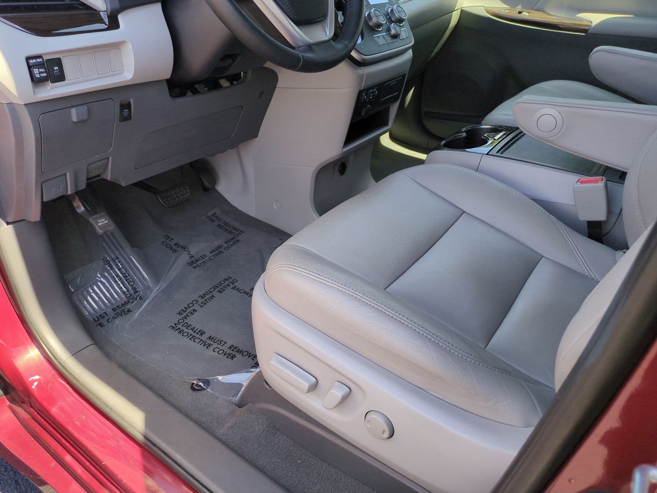 Used 2020 Toyota Sienna XLE FWD image 17