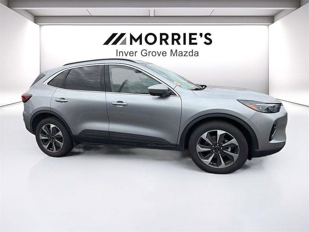 Used 2023 Ford Escape Platinum image 4