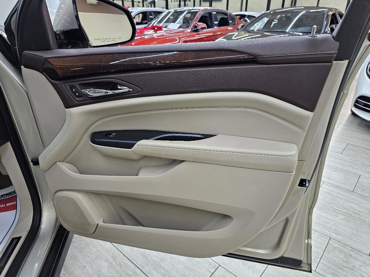 Used 2015 Cadillac SRX Luxury w/ Driver Awareness Package image 40