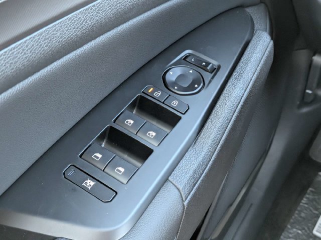 Used 2026 Kia Sportage EX FWD image 20