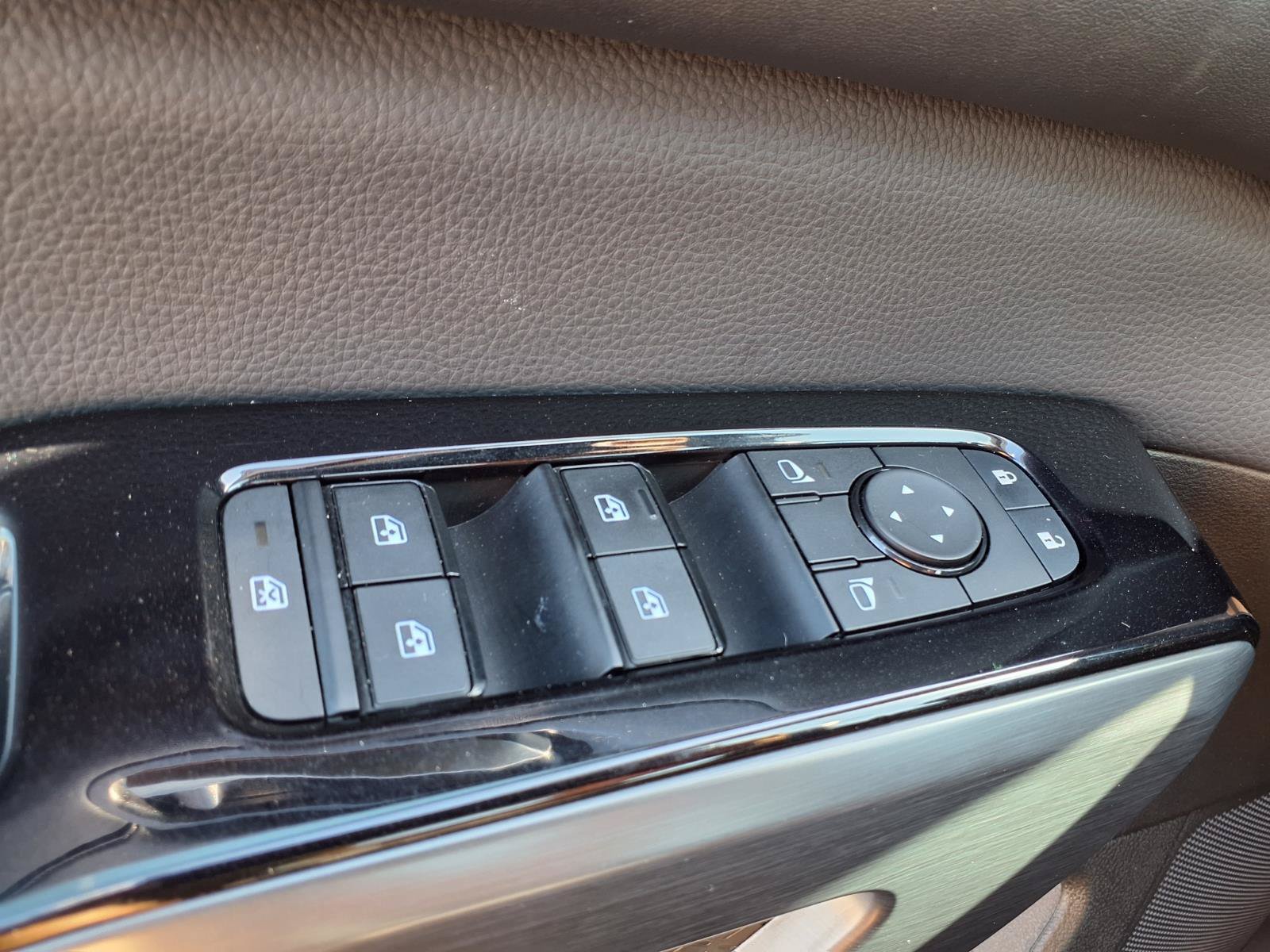 Used 2025 Nissan Pathfinder SL AWD/4WD image 22