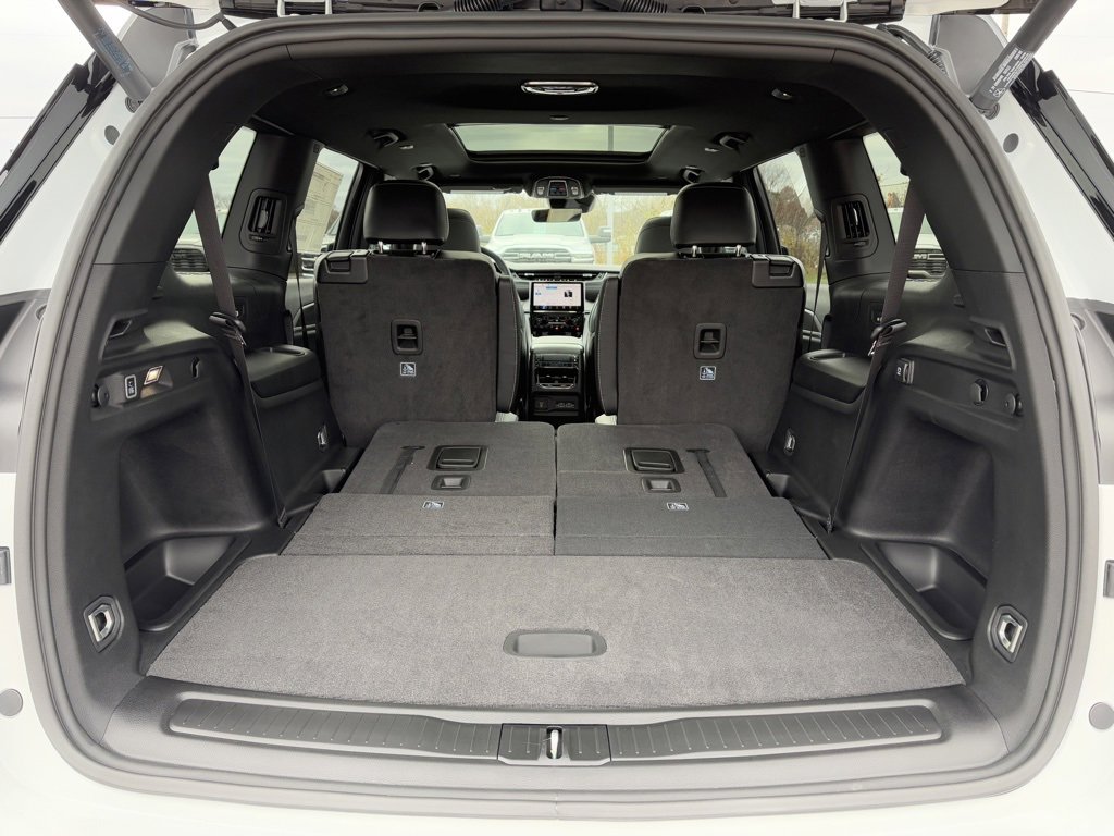 New 2025 Jeep Grand Cherokee L Limited image 7