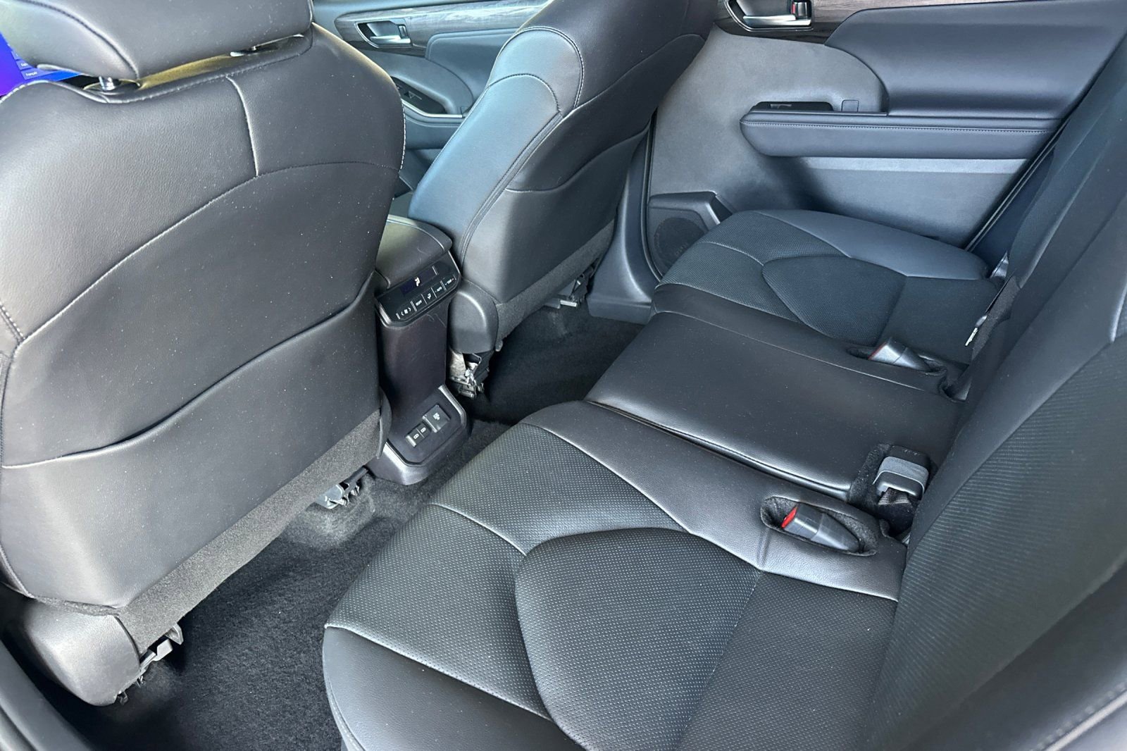 Used 2024 Toyota Highlander Limited image 14