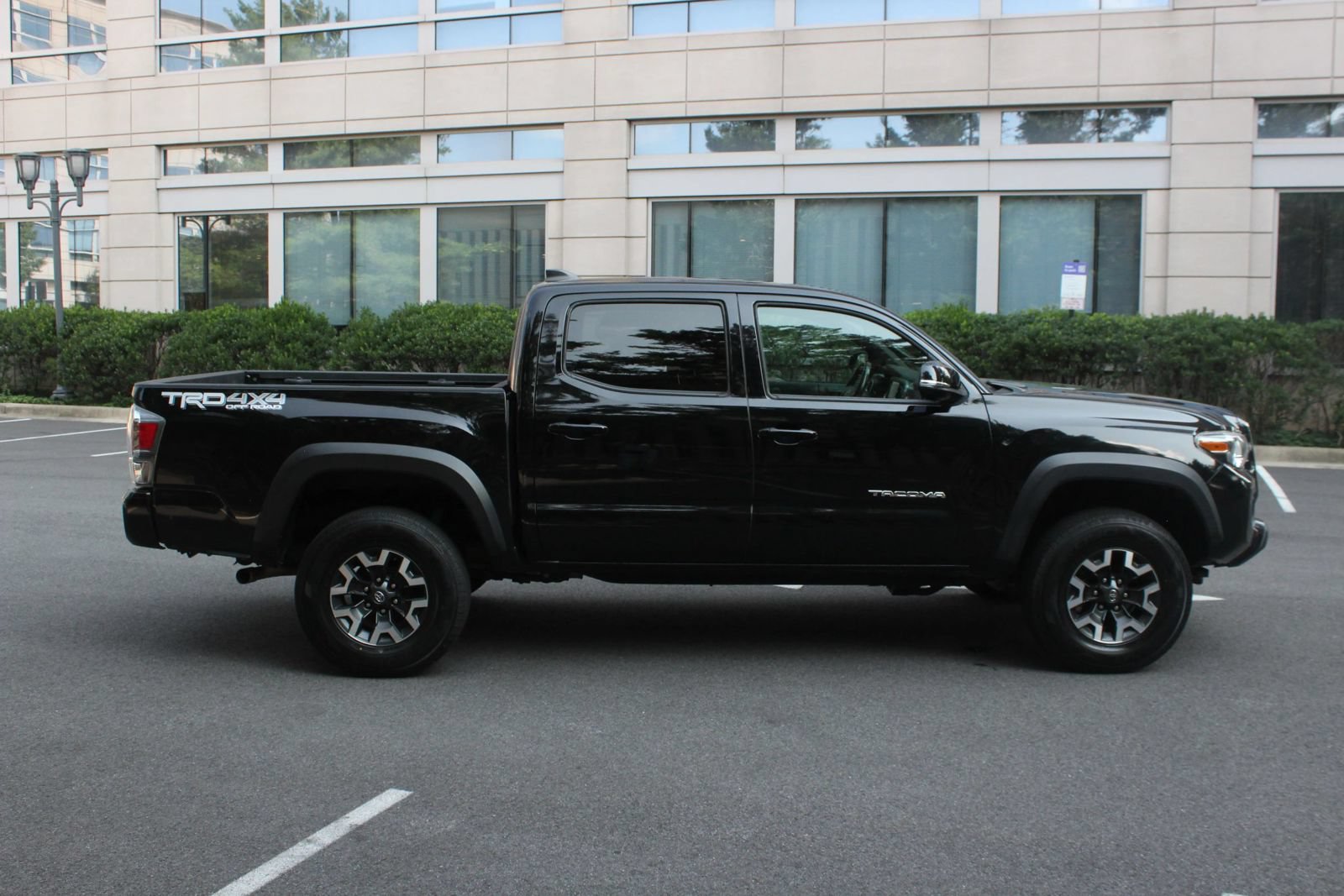 Used 2021 Toyota Tacoma TRD Off-Road w/ Technology Package AWD/4WD image 6