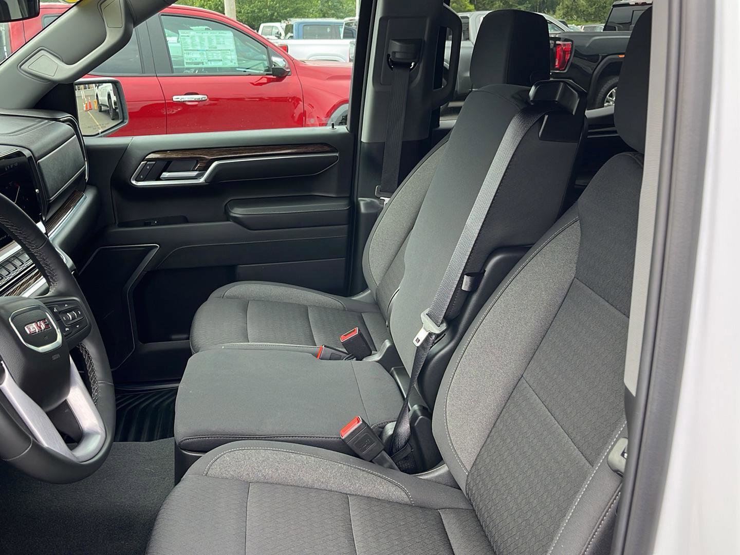 New 2025 GMC Sierra 1500 SLE w/ Preferred Package image 18