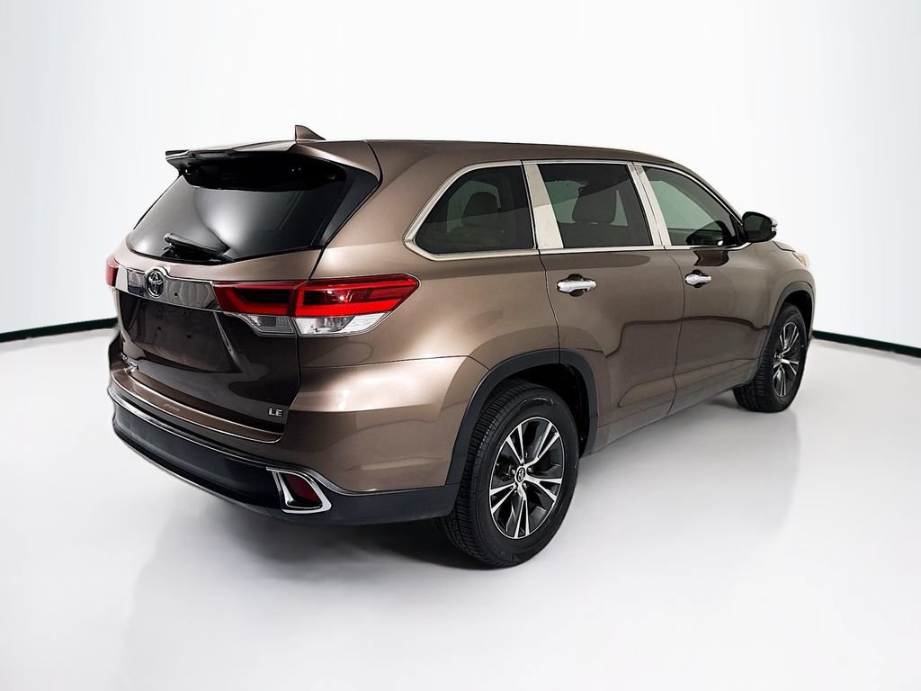Used 2018 Toyota Highlander Plus FWD image 5