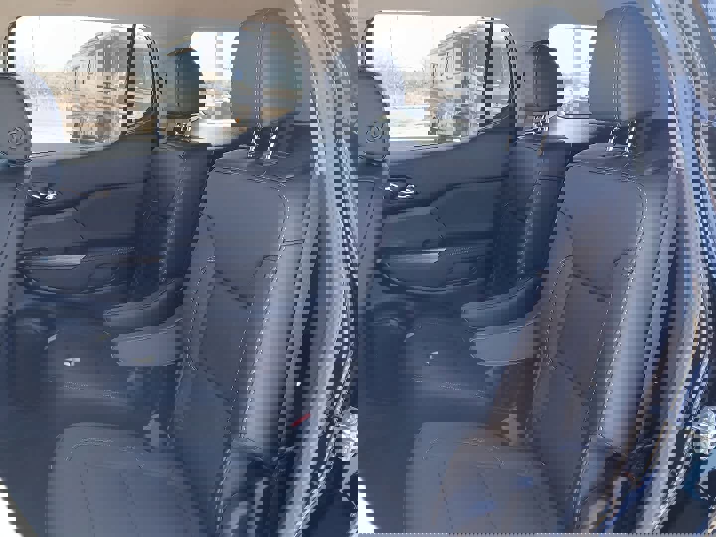 Used 2023 GMC Acadia SLT w/ Preferred Package image 40