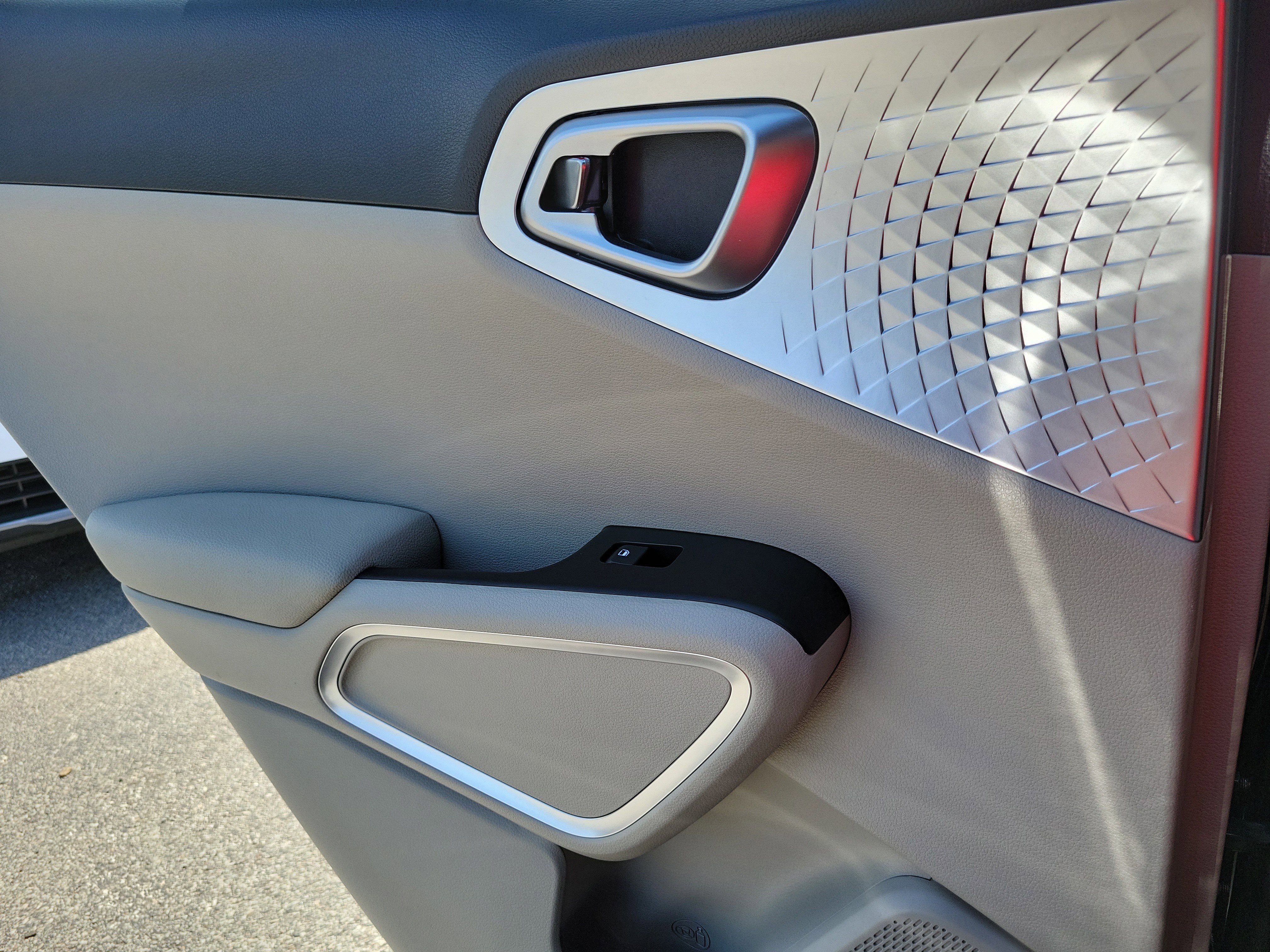 Used 2025 Kia Soul LX FWD image 13