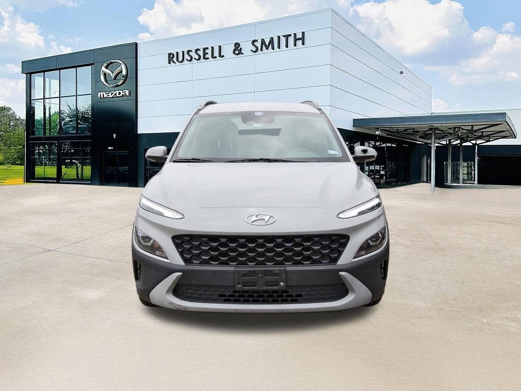 Used 2022 Hyundai Kona SEL FWD image 2