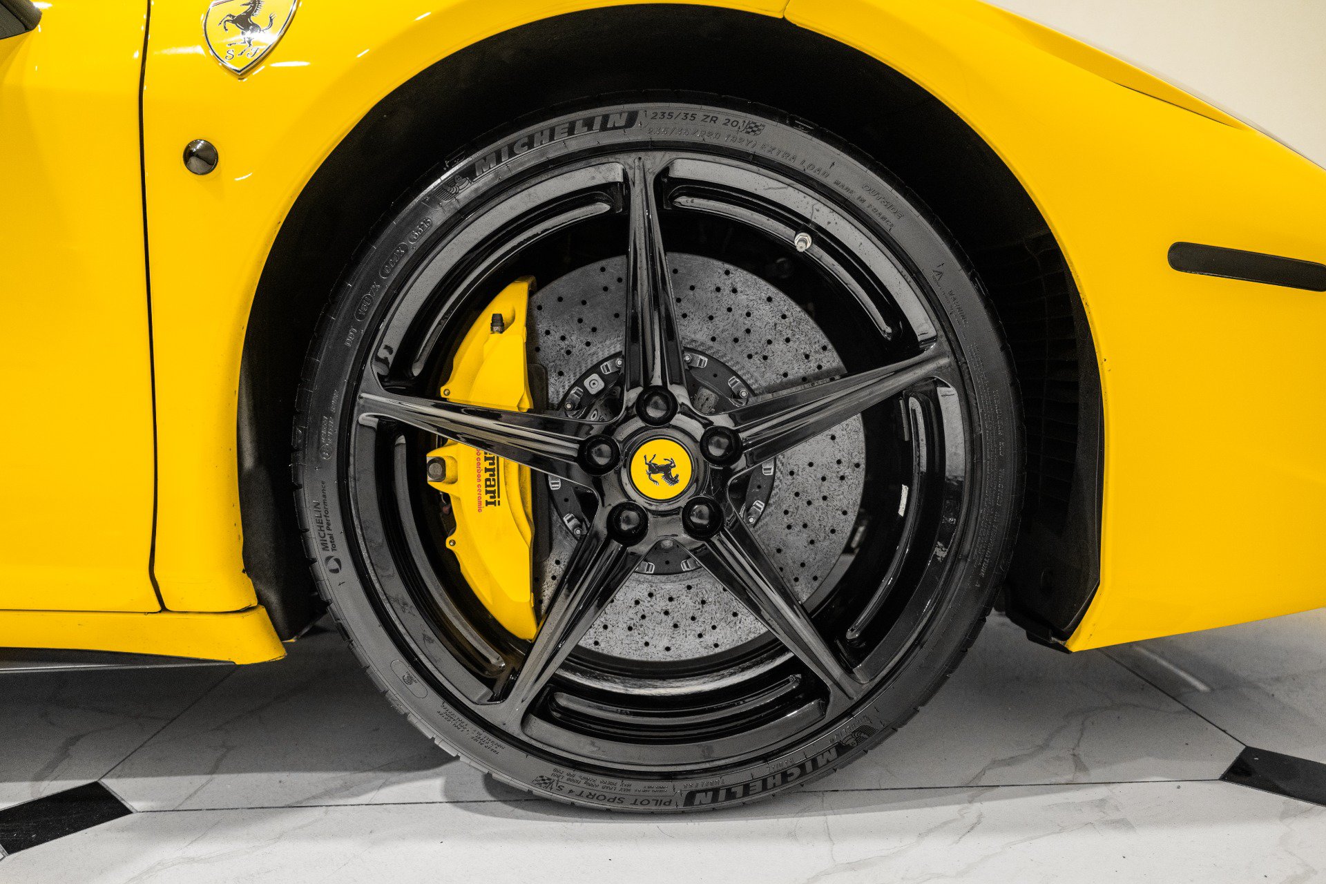 Used 2011 Ferrari 458 Italia Coupe RWD image 16
