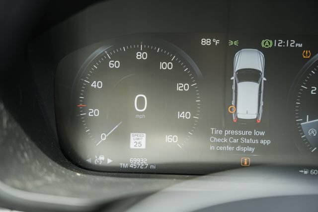 Used 2020 Volvo XC60 T6 Momentum w/ Protection Package Premier AWD/4WD image 44
