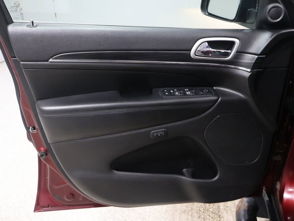Used 2019 Jeep Grand Cherokee Limited image 13