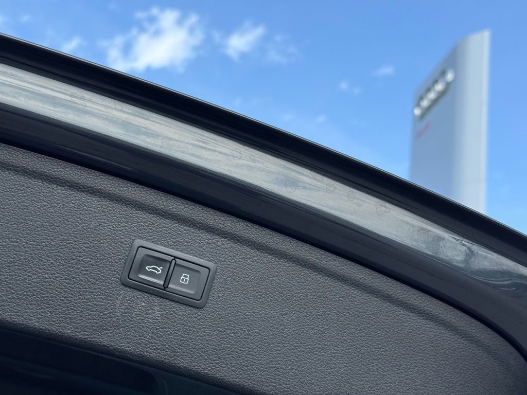 Used 2020 Audi Q5 2.0T Premium w/ Convenience Package image 18