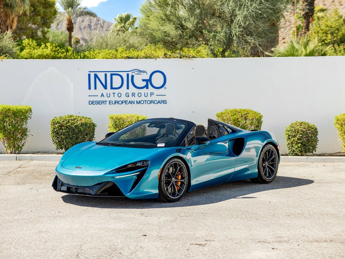 Used 2025 McLaren Artura Spider image 1