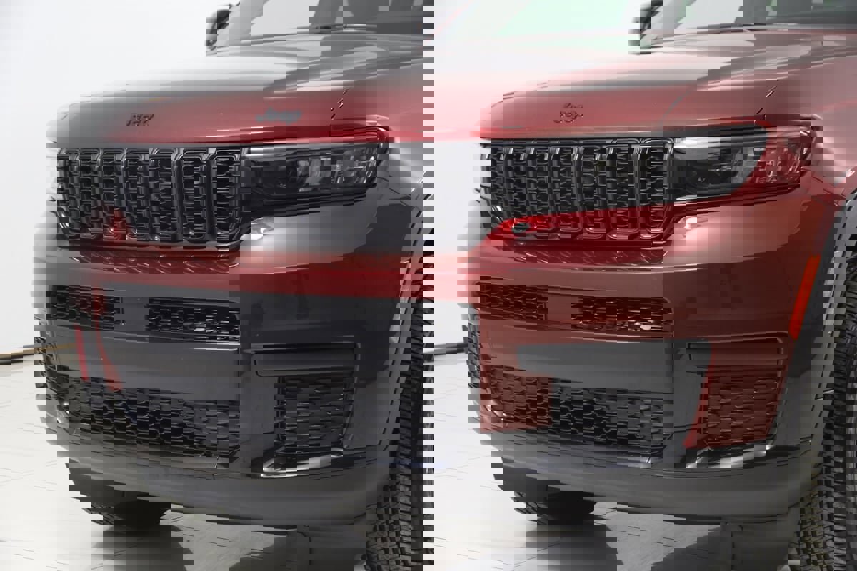 Used 2023 Jeep Grand Cherokee L Laredo image 54