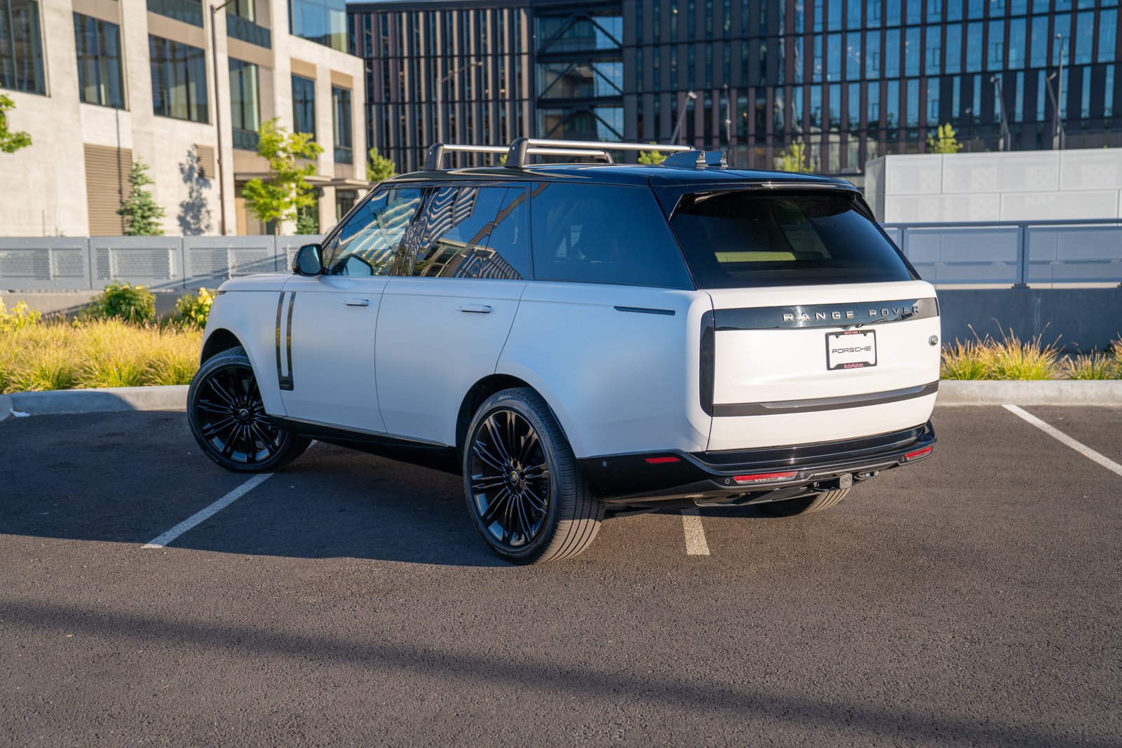 Used 2023 Land Rover Range Rover Autobiography AWD/4WD image 3