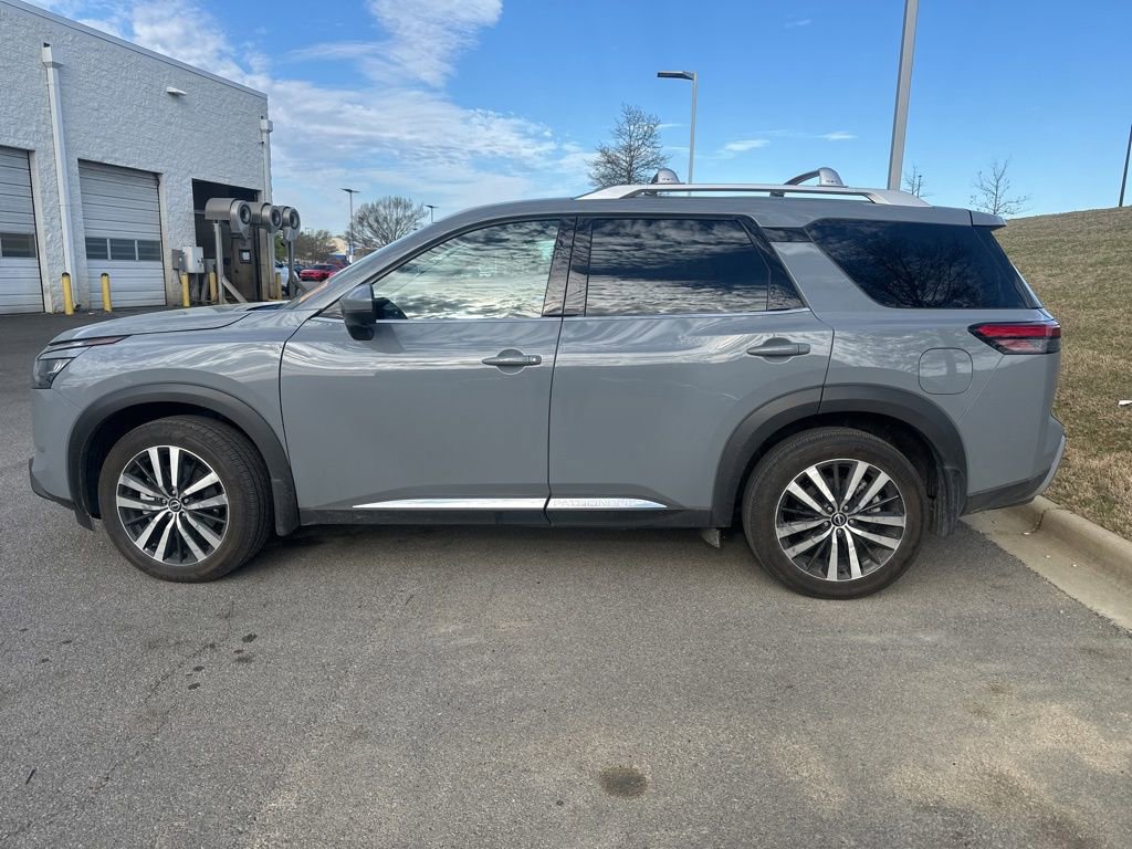 Used 2025 Nissan Pathfinder Platinum w/ Cargo Package image 8