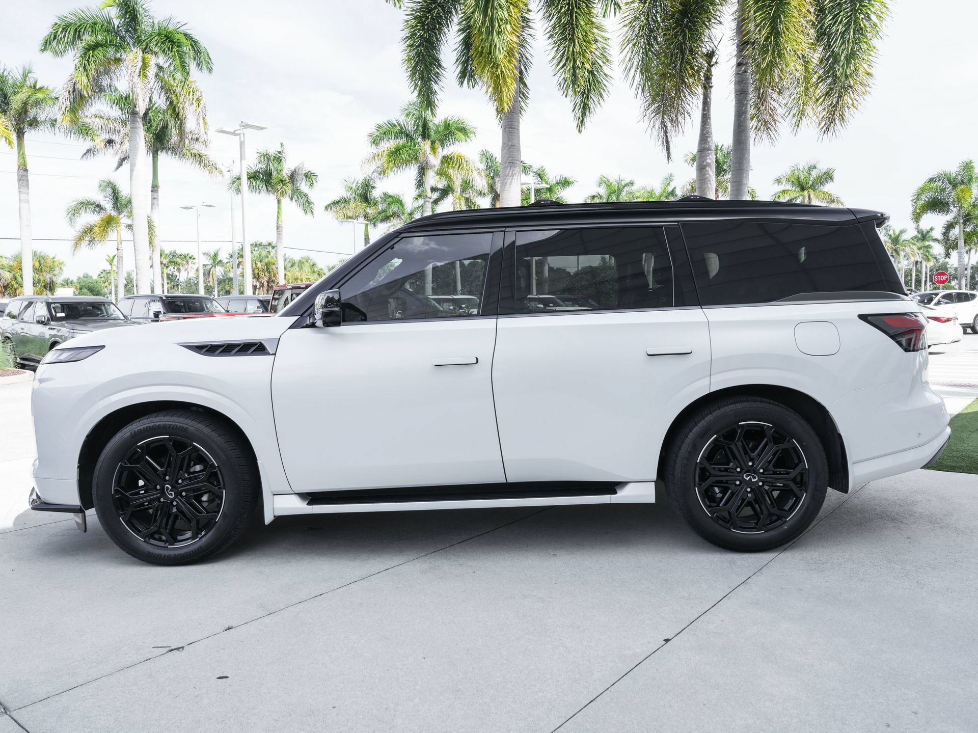 Used 2026 INFINITI QX80 4WD w/ Sport Exterior Package image 7