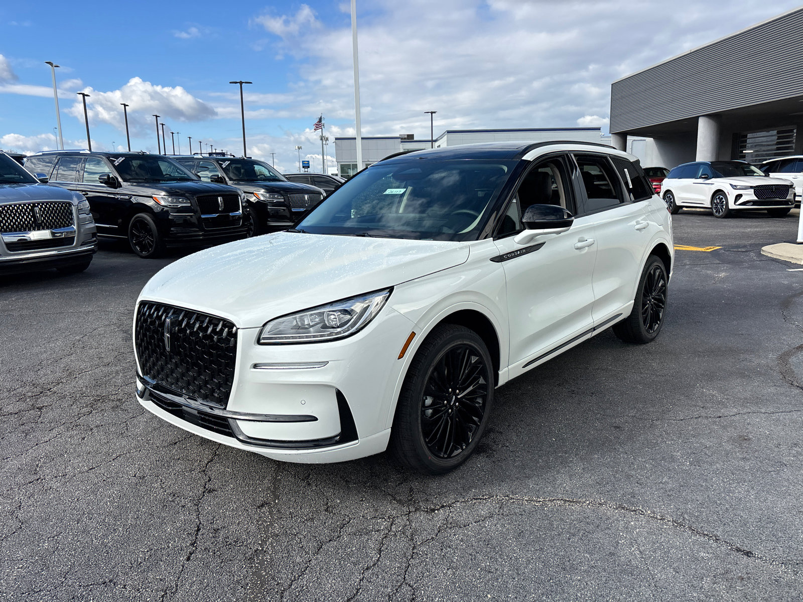 New 2026 Lincoln Corsair Reserve image 3