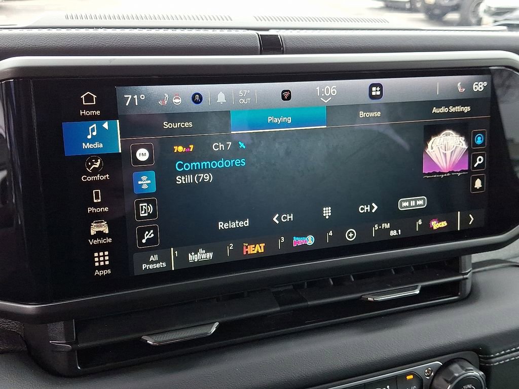 Used 2025 Jeep Wrangler Unlimited Sahara image 16