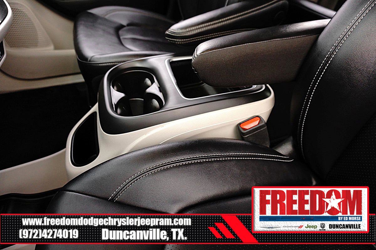 Certified 2024 Chrysler Pacifica Touring-L image 36