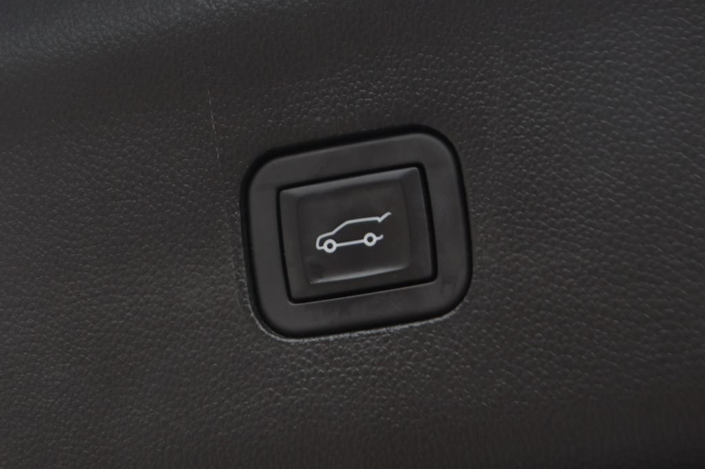 Used 2024 Buick Enclave Essence w/ Sport Touring Edition FWD image 10