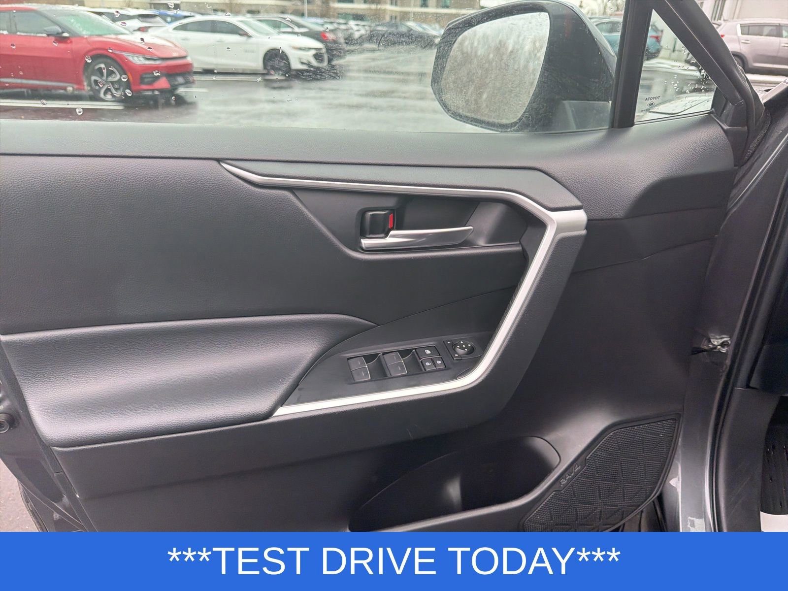 Used 2023 Toyota RAV4 XLE image 10