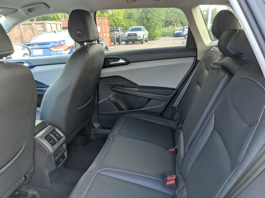 Certified 2023 Volkswagen Taos SE image 7