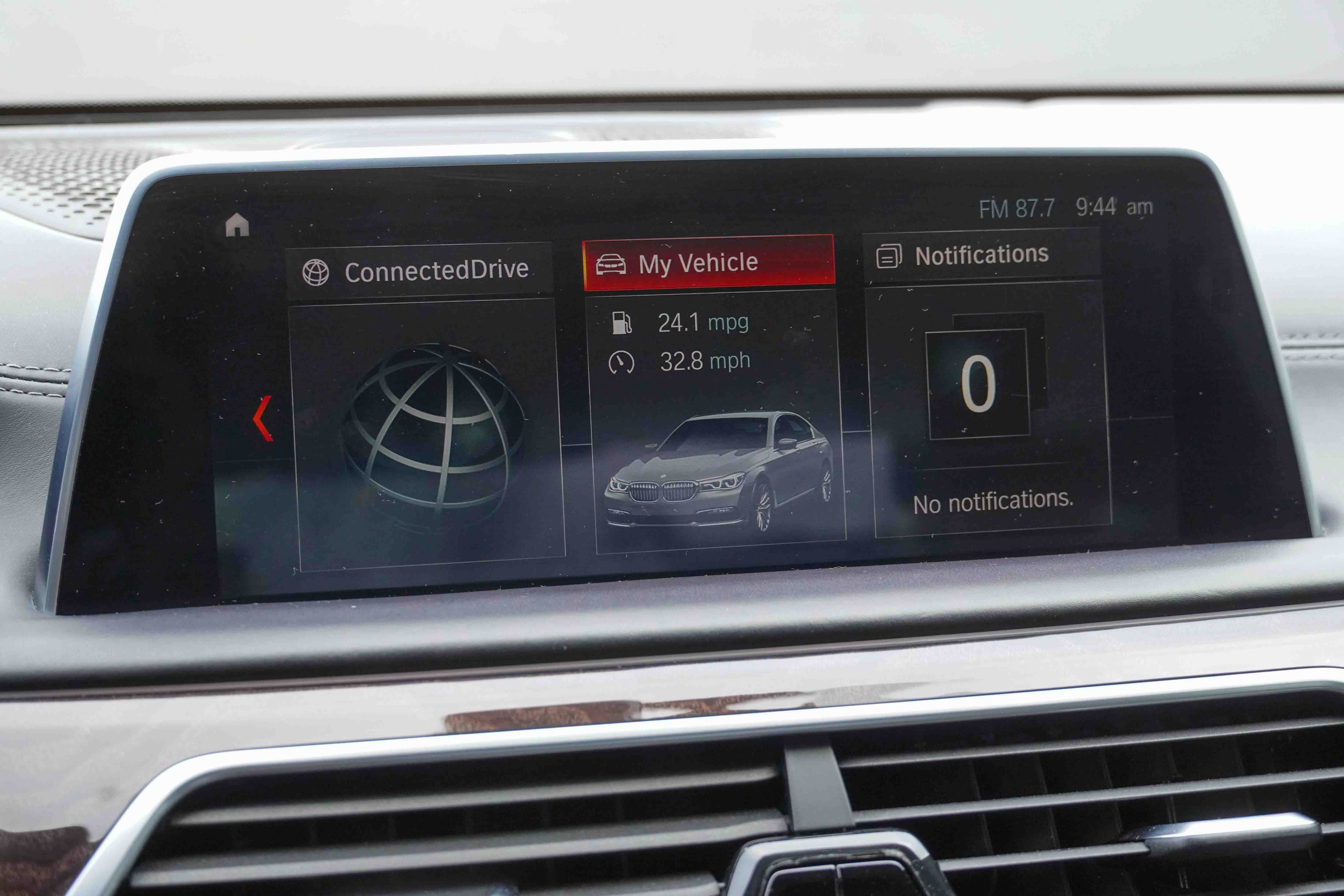 Used 2019 BMW 740i w/ Executive Package image 26