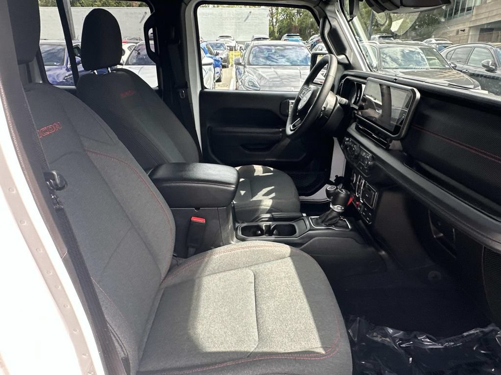 Used 2025 Jeep Wrangler Unlimited Rubicon w/ Convenience Group AWD/4WD image 13