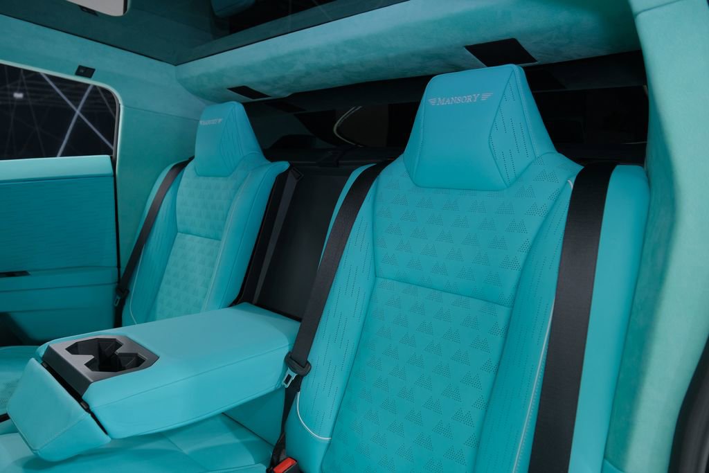 Used 2025 Tesla Cybertruck AWD Crew Cab image 30