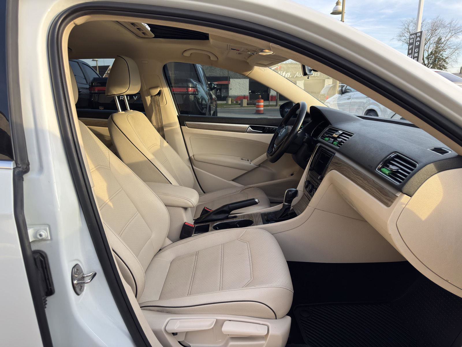Used 2018 Volkswagen Passat 2.0T SE w/ SE Lighting Package FWD image 37