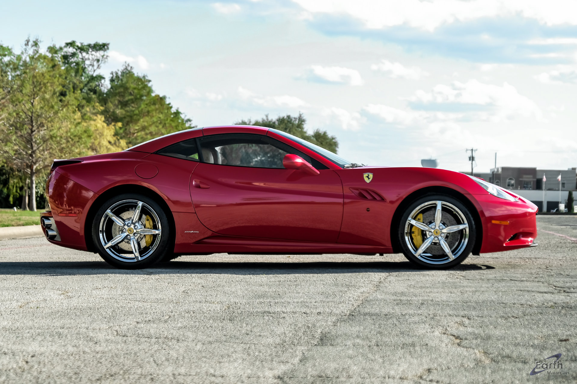 Used 2014 Ferrari California RWD image 25