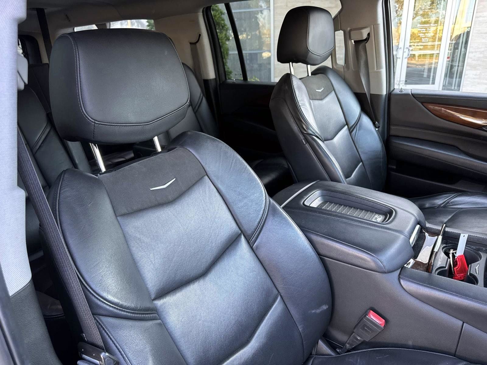 Used 2019 Cadillac Escalade ESV Premium Luxury image 15