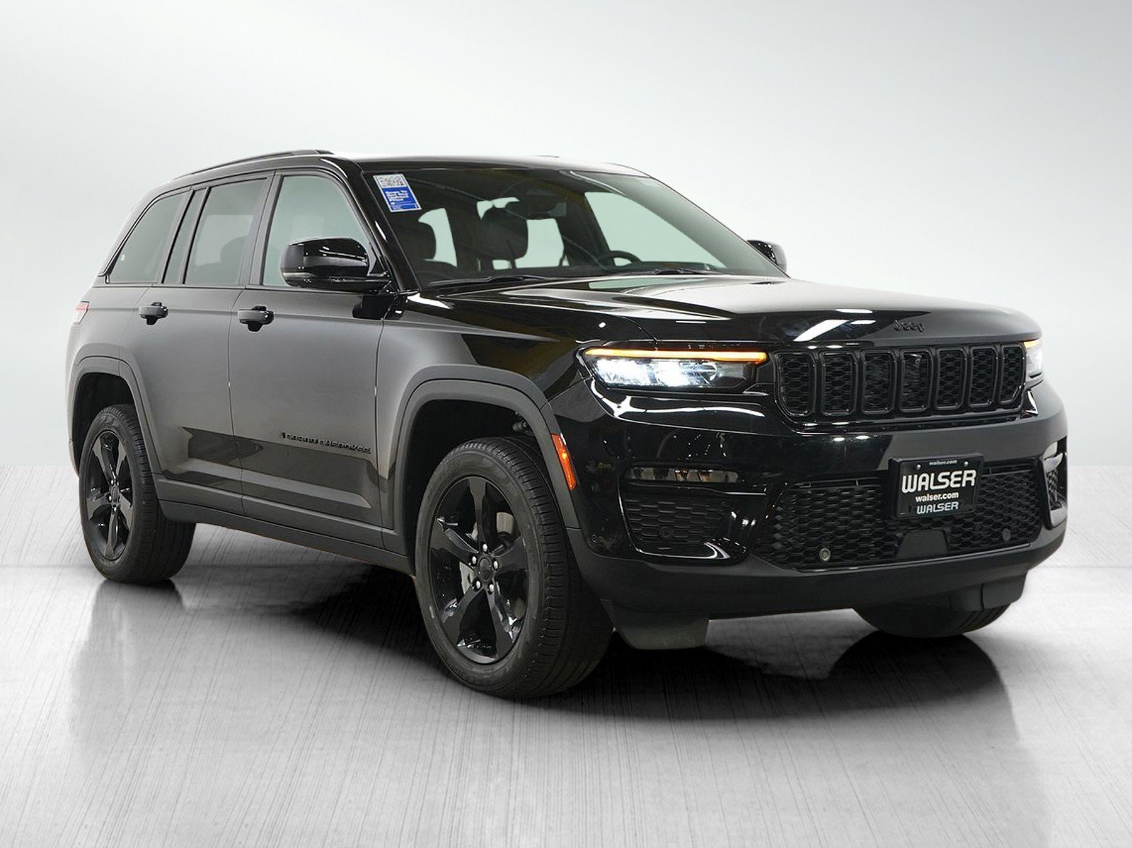 Used 2024 Jeep Grand Cherokee Limited w/ Luxury Tech Group II AWD/4WD image 7