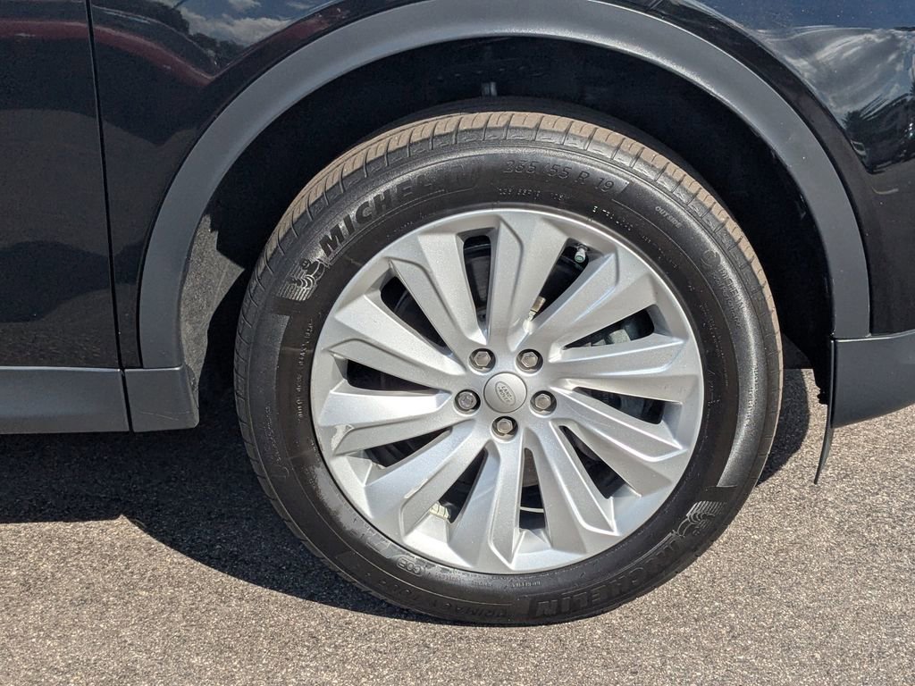 Used 2020 Land Rover Discovery Sport SE image 10