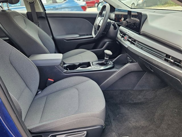 Used 2025 Kia K4 LXS image 31