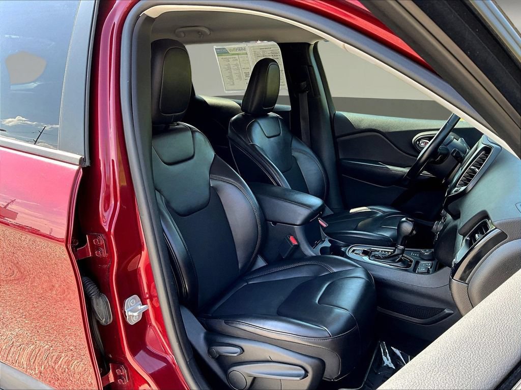 Used 2019 Jeep Cherokee Latitude Plus AWD/4WD image 32