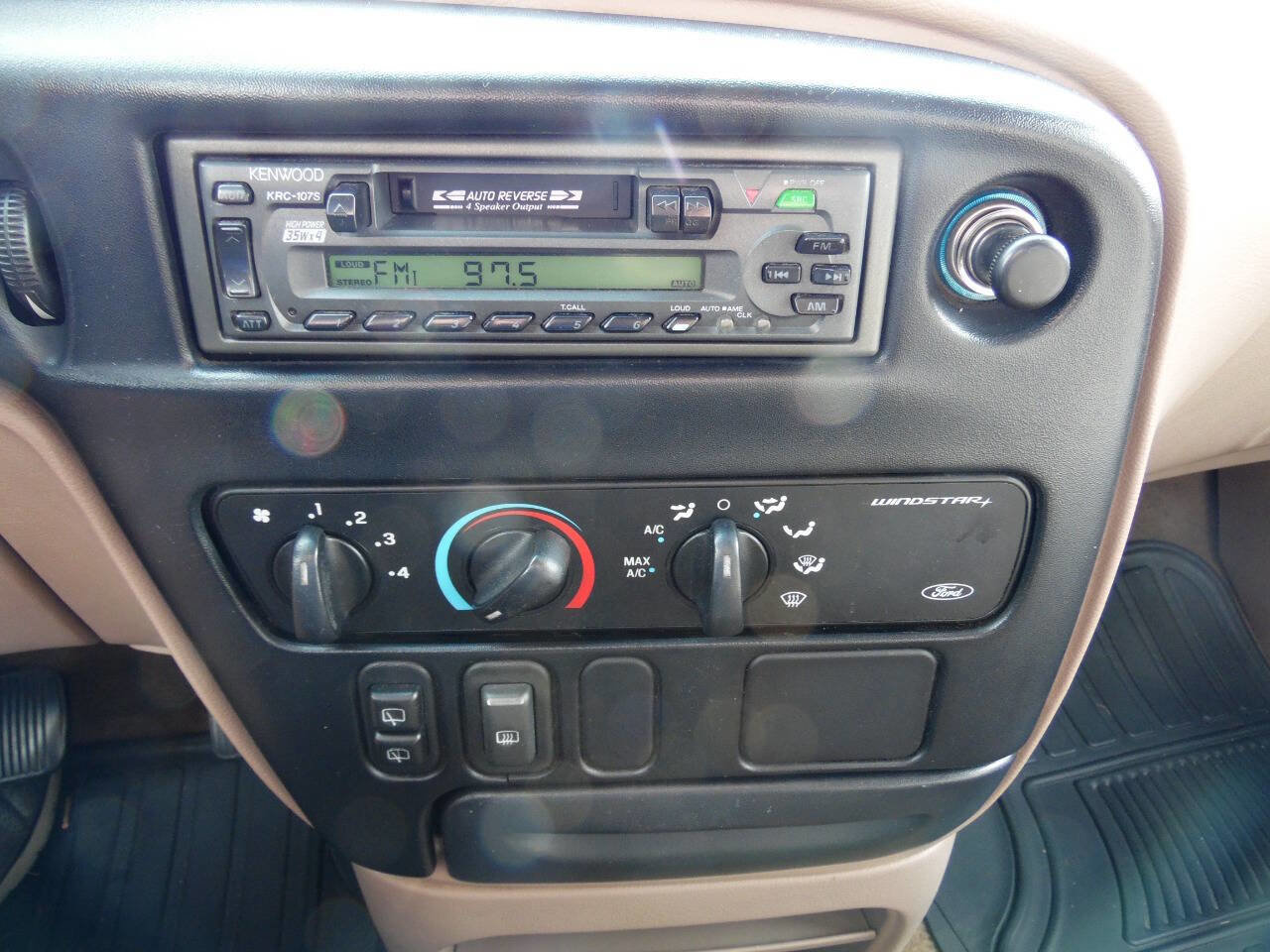 Used 1995 Ford Windstar LX image 38