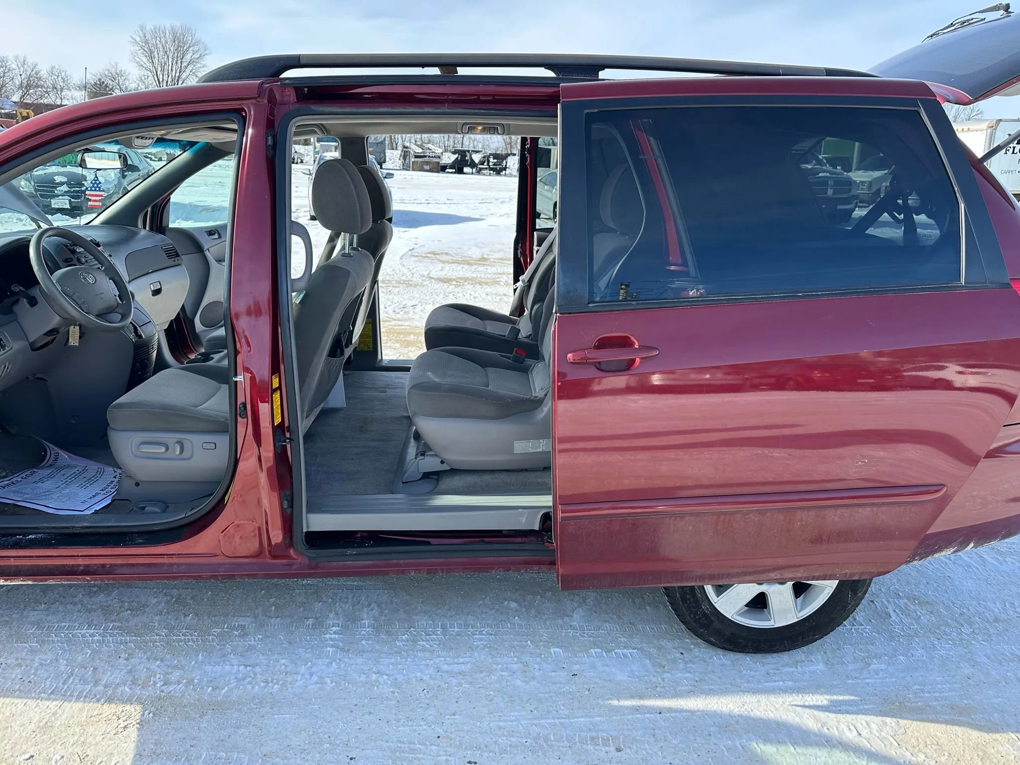 Used 2009 Toyota Sienna LE image 11