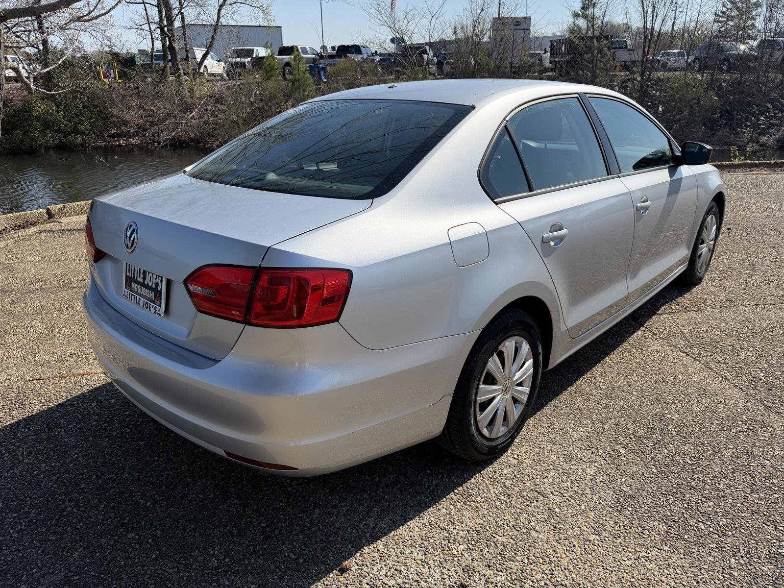Used 2014 Volkswagen Jetta S image 3