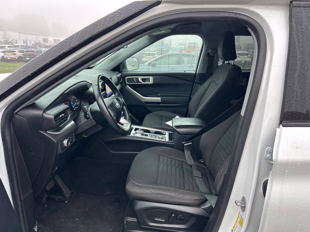 Used 2021 Ford Explorer XLT AWD/4WD image 6