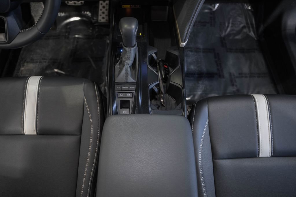Used 2025 Toyota Camry SE image 25